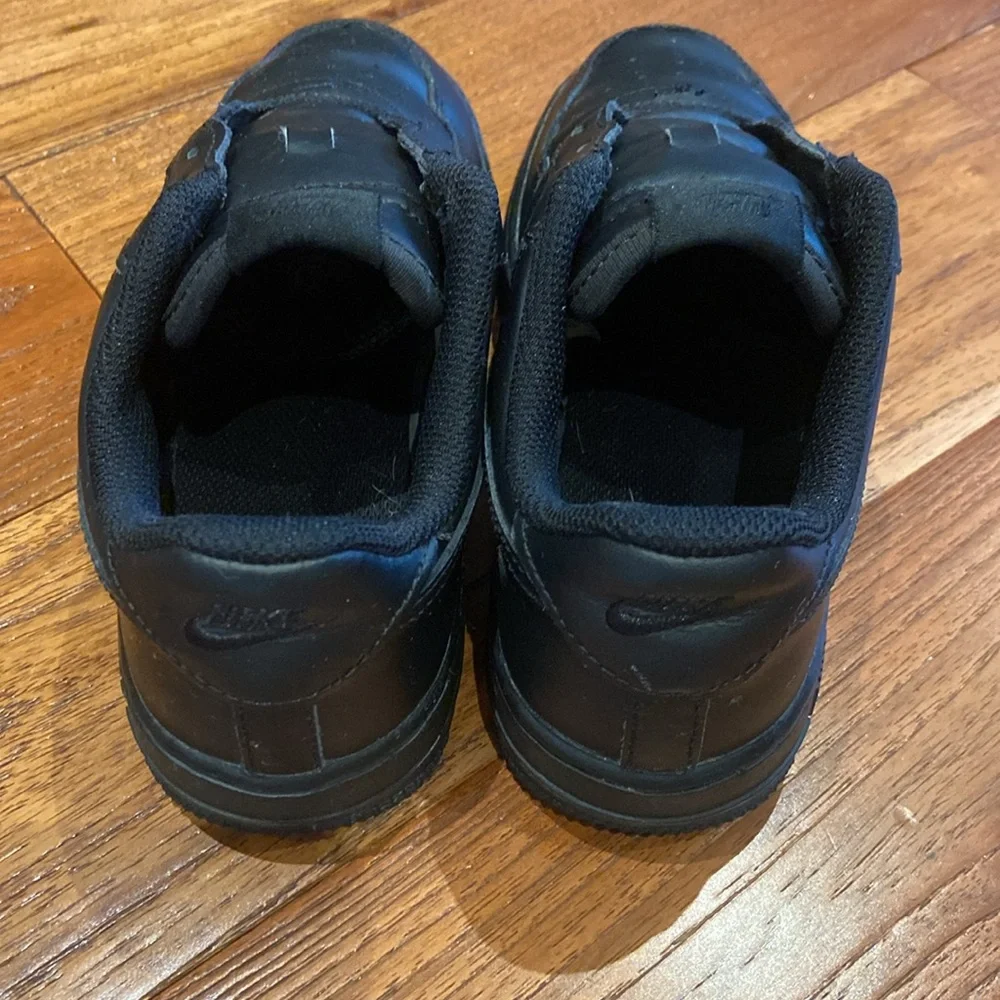 Kids Black Nike Sneakers - Picture 7 of 11